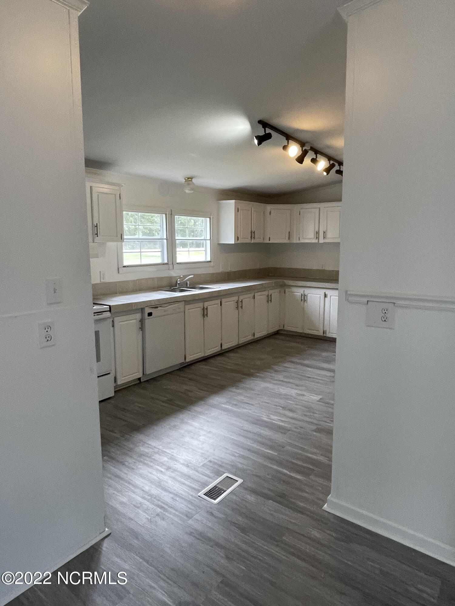 4675 General Howe Road Riegelwood, NC 28456 - Photo 7 of 29 1