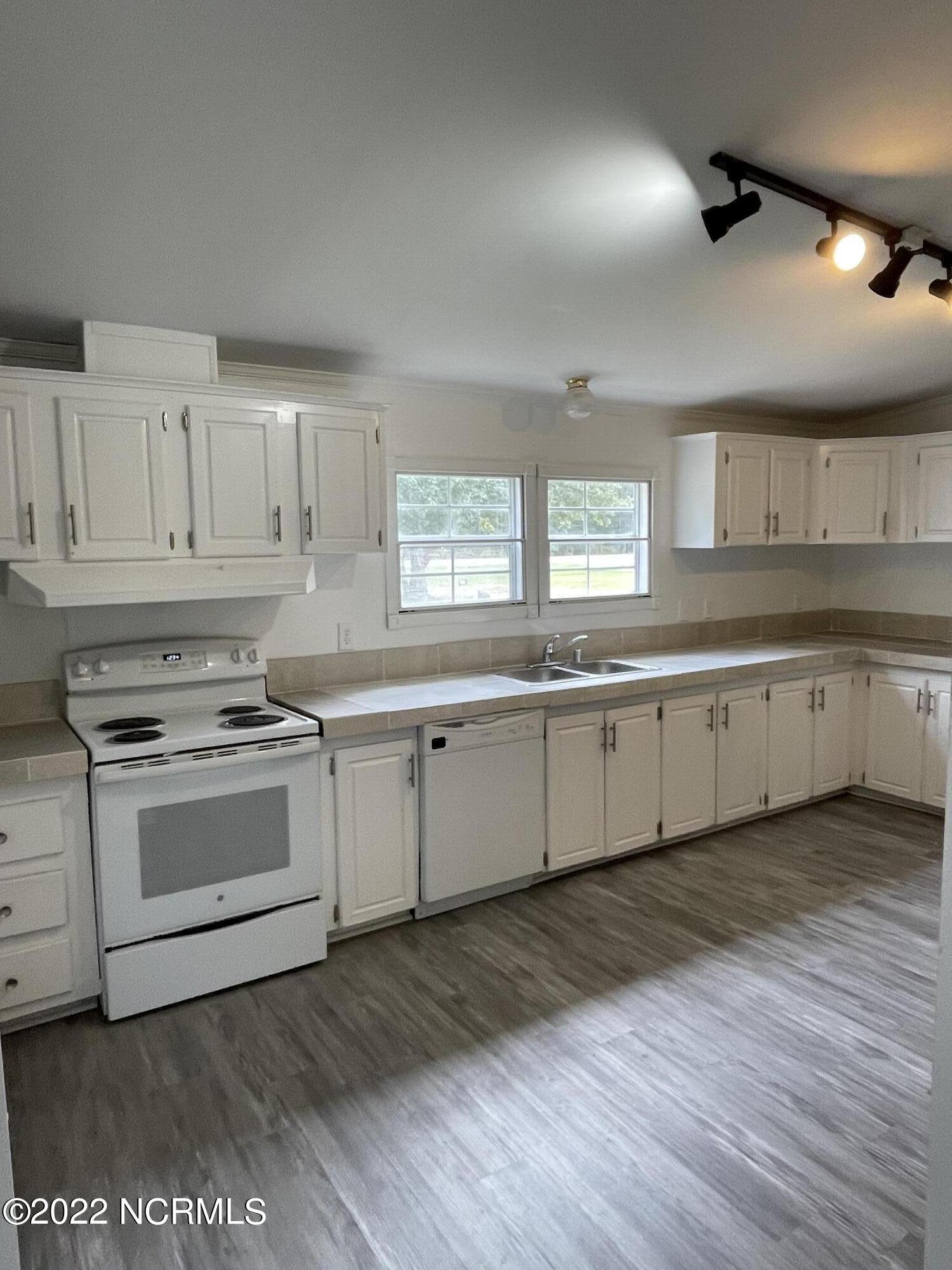 4675 General Howe Road Riegelwood, NC 28456 - Photo 9 of 29 3