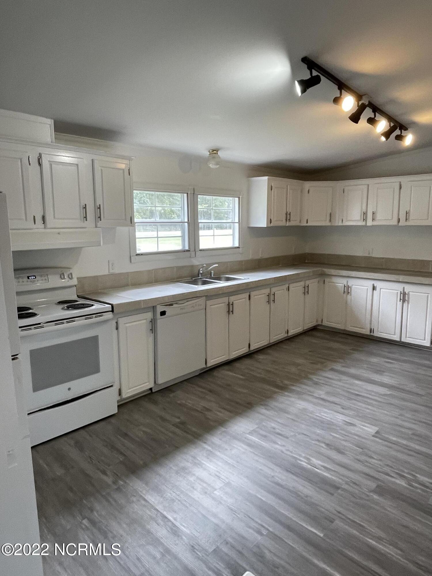 4675 General Howe Road Riegelwood, NC 28456 - Photo 10 of 29 4