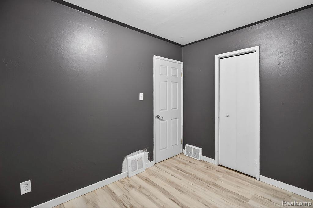 30541 Utica Road Roseville, MI 48066 - Photo 11 of 22