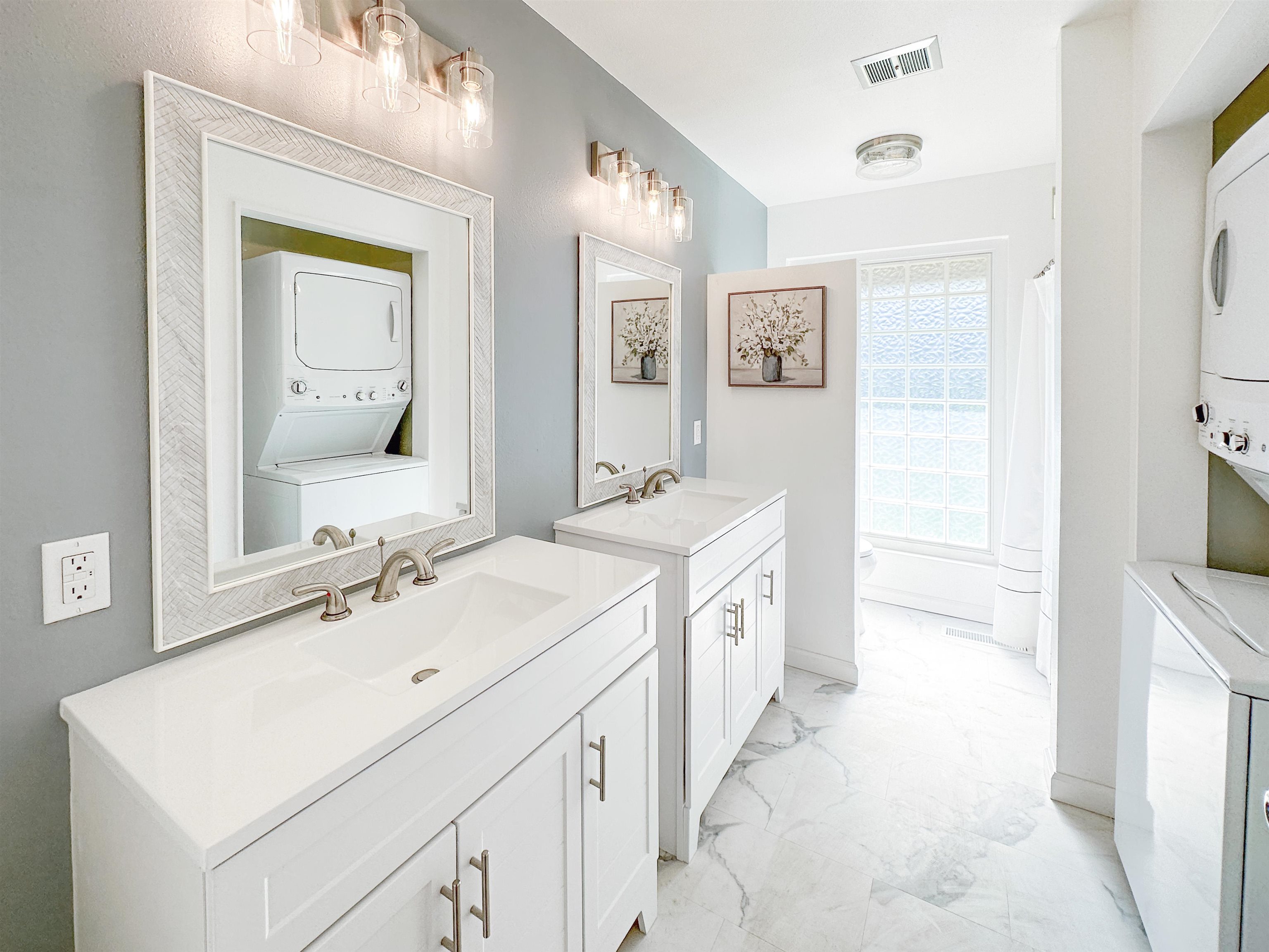 1875 Lower Kula Road Kula, HI 96790 - Photo 25 of 36 a spacious bathroom with a double vanity sink mirror and
