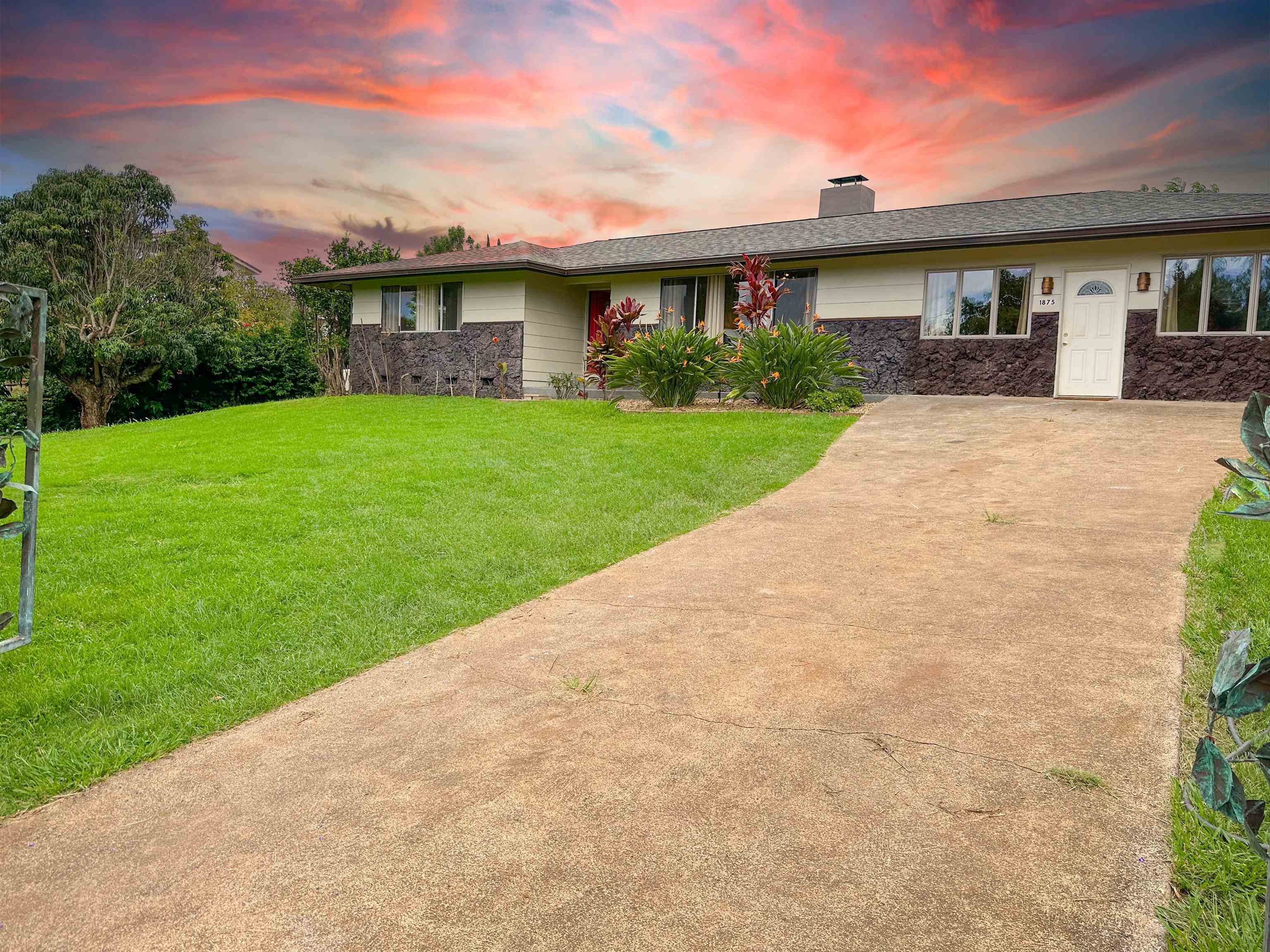 1875 Lower Kula Road Kula, HI 96790 - Photo 34 of 36 a front view of house with yard and green space