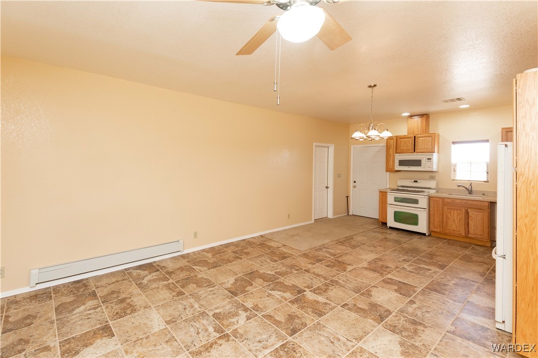 4069 Concho Road Golden Valley, AZ 86413 - Photo 11 of 43 Living Room