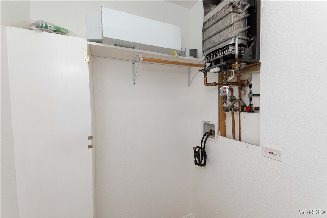 4069 Concho Road Golden Valley, AZ 86413 - Photo 13 of 43 Laundry