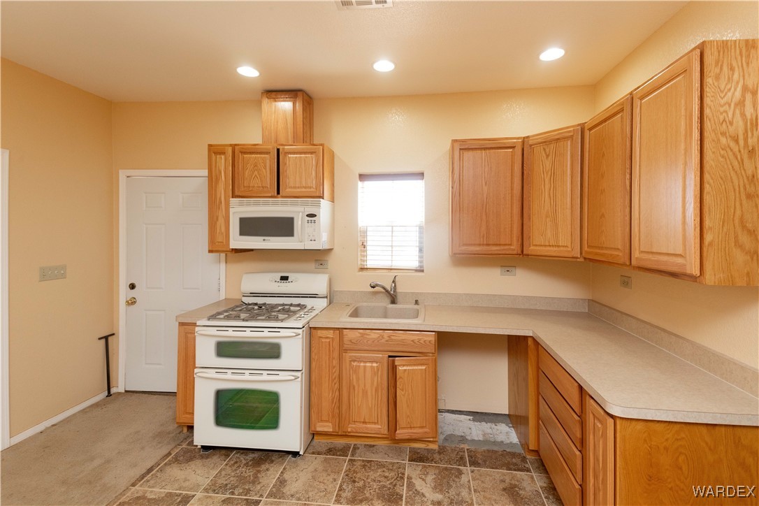 4069 Concho Road Golden Valley, AZ 86413 - Photo 2 of 43 Kitchen