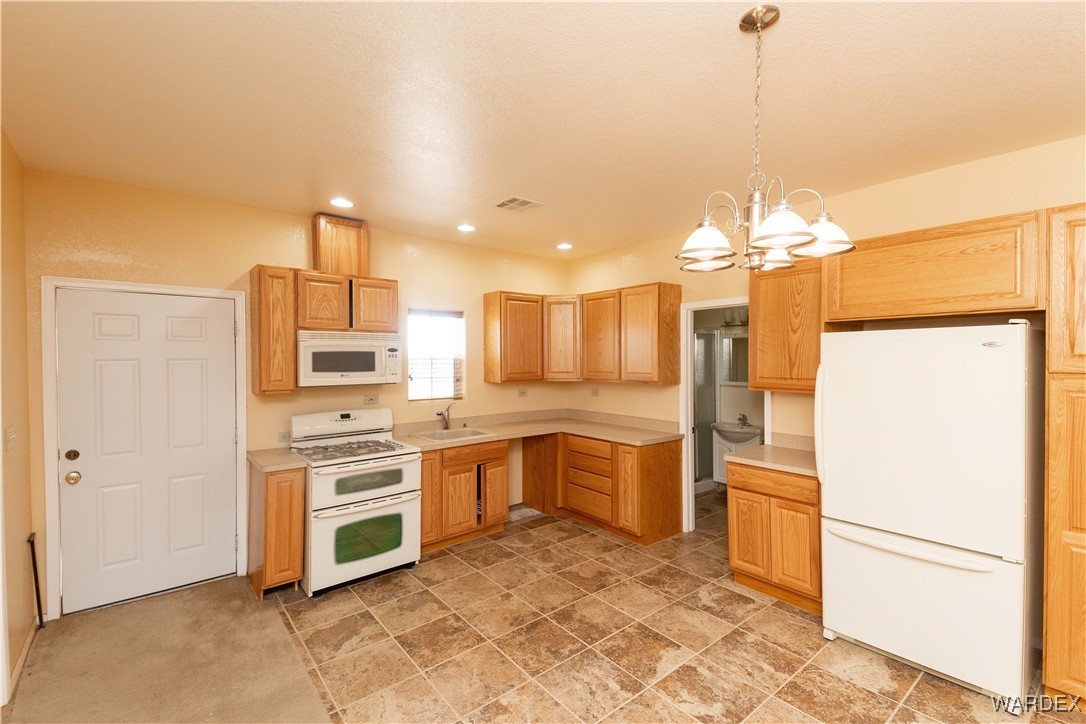 4069 Concho Road Golden Valley, AZ 86413 - Photo 5 of 43 Kitchen