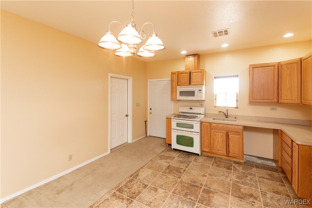 4069 Concho Road Golden Valley, AZ 86413 - Photo 6 of 43 Kitchen