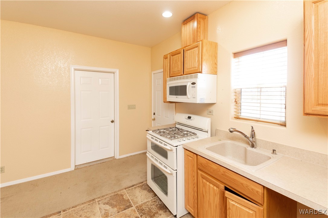 4069 Concho Road Golden Valley, AZ 86413 - Photo 7 of 43 Kitchen