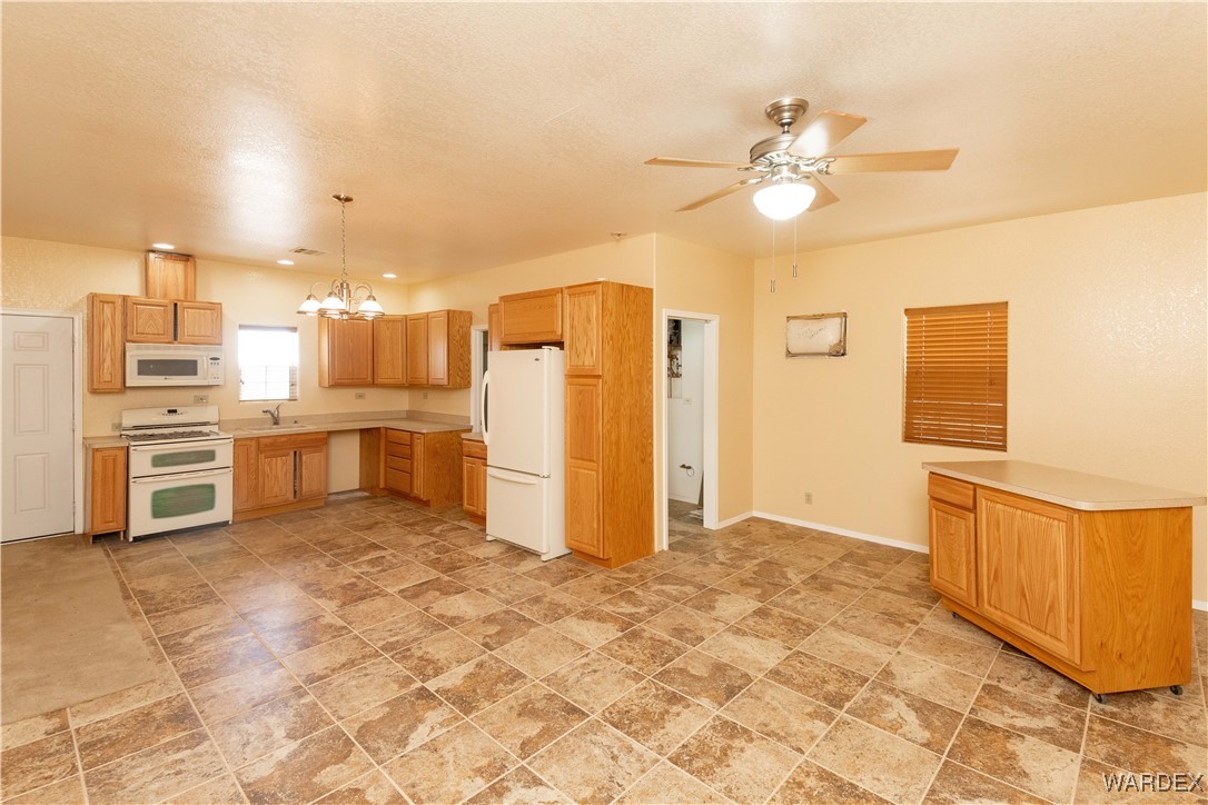 4069 Concho Road Golden Valley, AZ 86413 - Photo 10 of 43 Kitchen