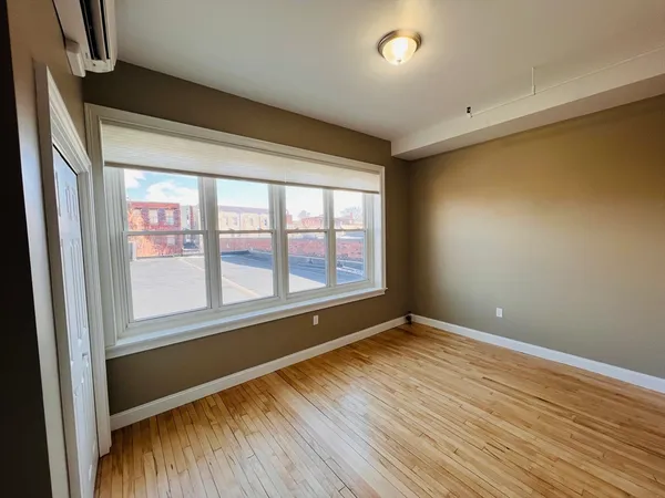 $2,700 | 158 Main Street, Unit 12, Greenfield, MA 01301
