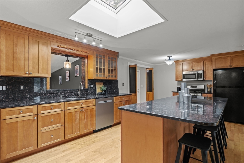 24 Prospect Avenue Saugus, MA 01906 - Photo 7 of 40