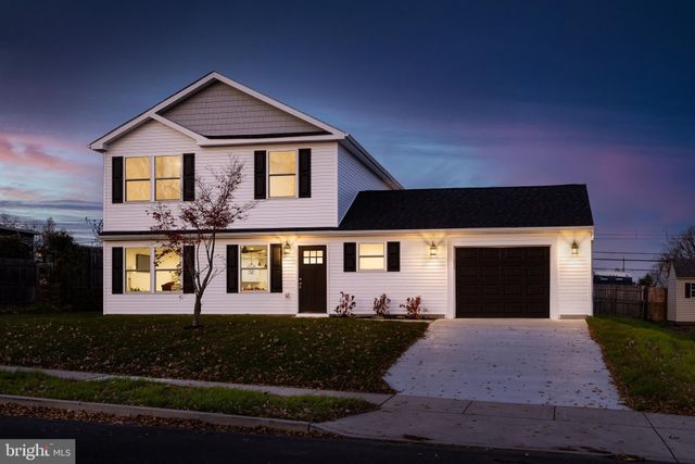 $470,000 | 36 Meadow Lane, Levittown, PA 19054