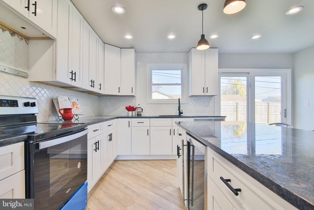 $470,000 | 36 Meadow Lane, Levittown, PA 19054