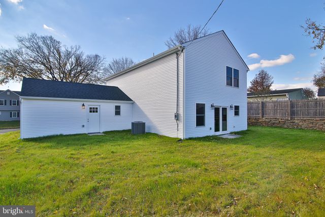 $470,000 | 36 Meadow Lane, Levittown, PA 19054