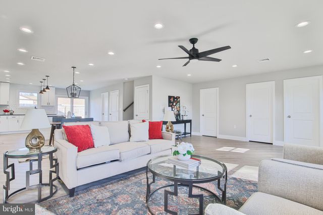 $470,000 | 36 Meadow Lane, Levittown, PA 19054