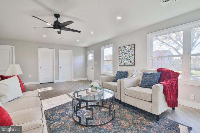 $470,000 | 36 Meadow Lane, Levittown, PA 19054