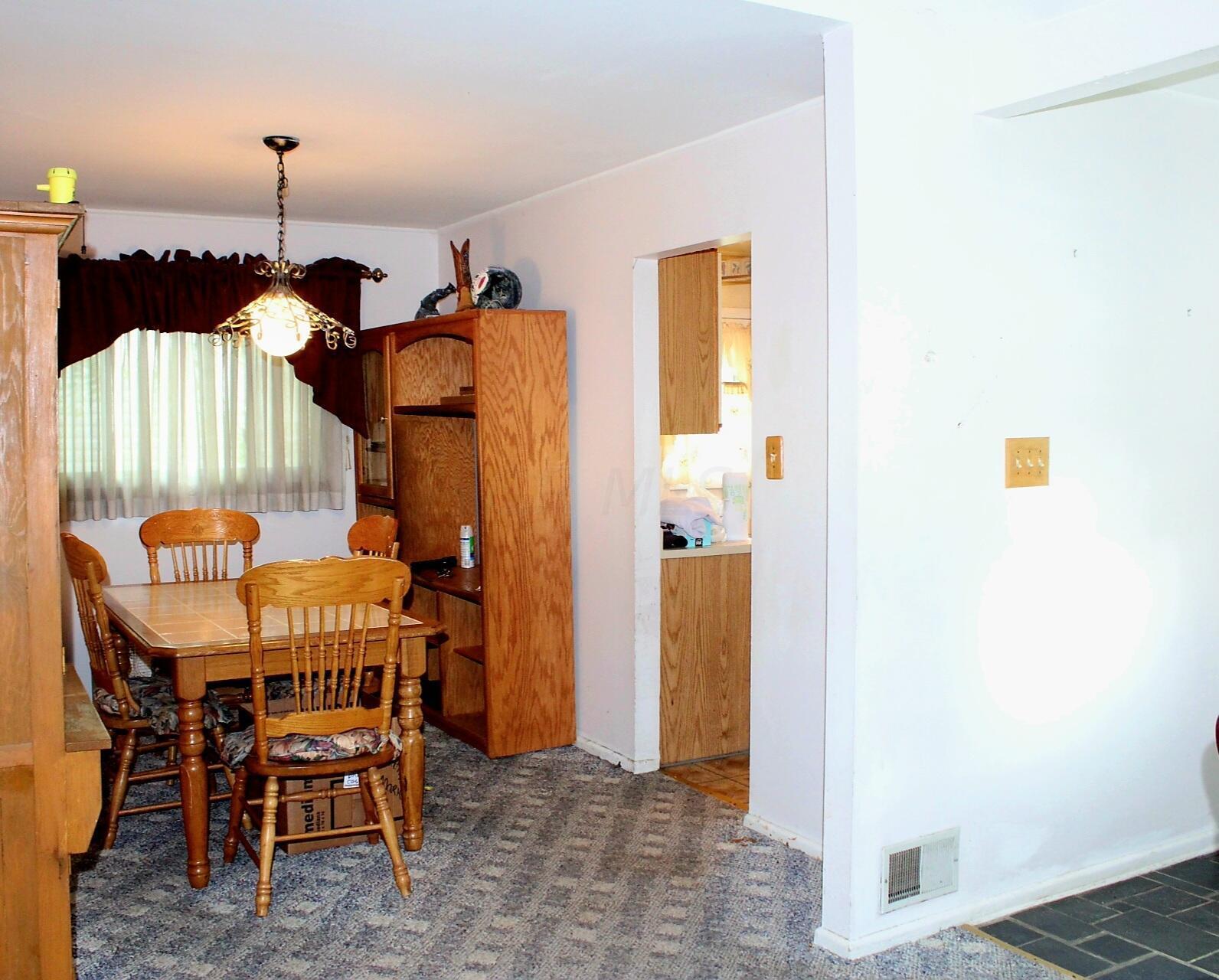 1183 Country Club Road Columbus, OH 43227 - Photo 6 of 24 Dining room