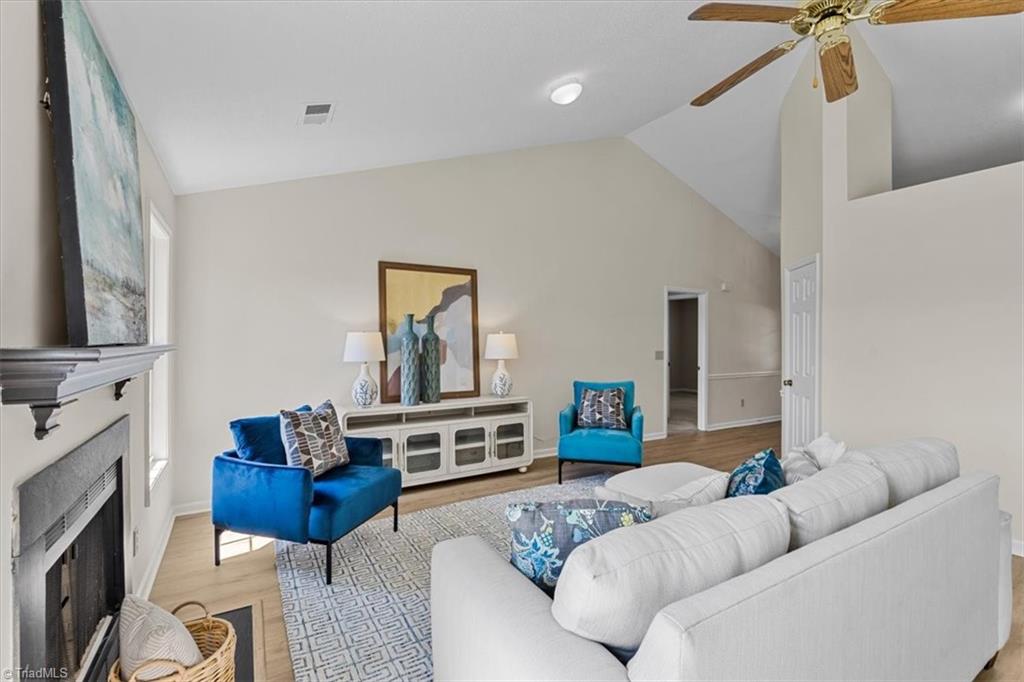 4426 Deacon Court High Point, NC 27265 - Photo 15 of 46 Living Room