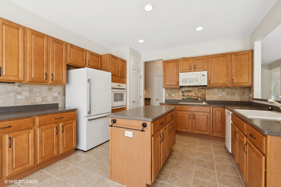 11932 Harrison Road Huntley, IL 60142 - Photo 7 of 22 Gallery Image 7