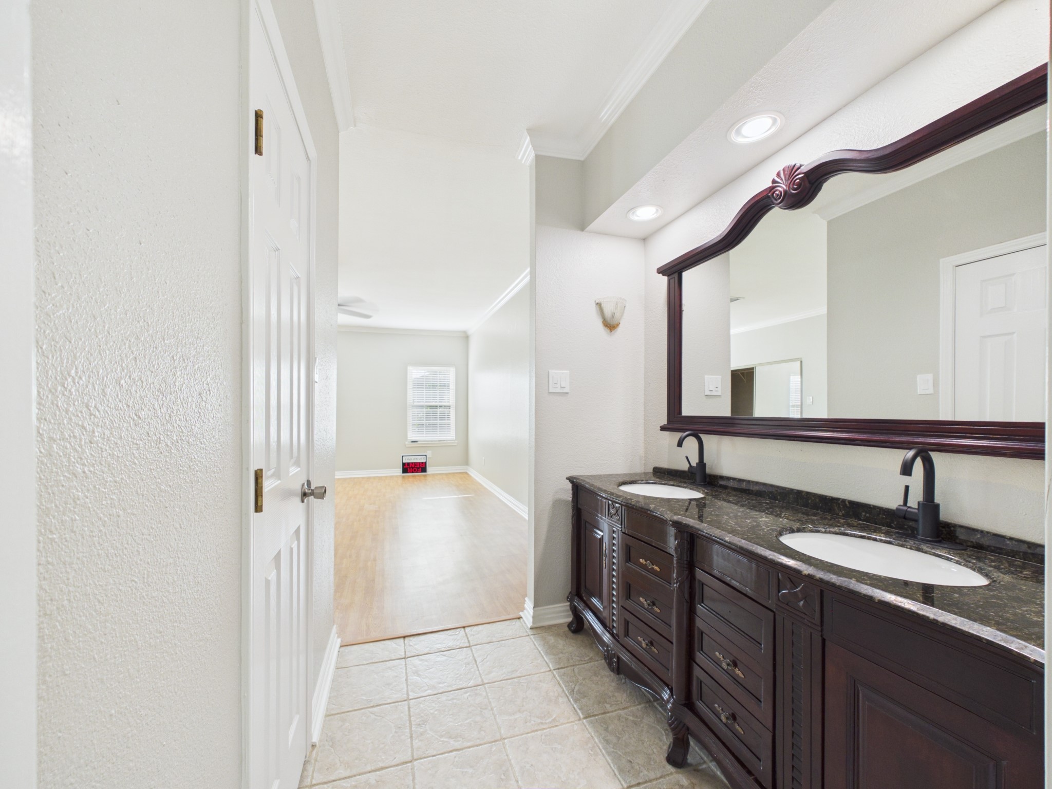 4001 Tanglewilde Street, Unit 709 Houston, TX 77063 - Photo 16 of 23 Clean and bright en-suite bathroom