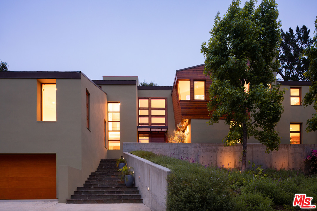 2244 Mandeville Canyon Road Los Angeles, CA 90049 - Photo 2 of 50