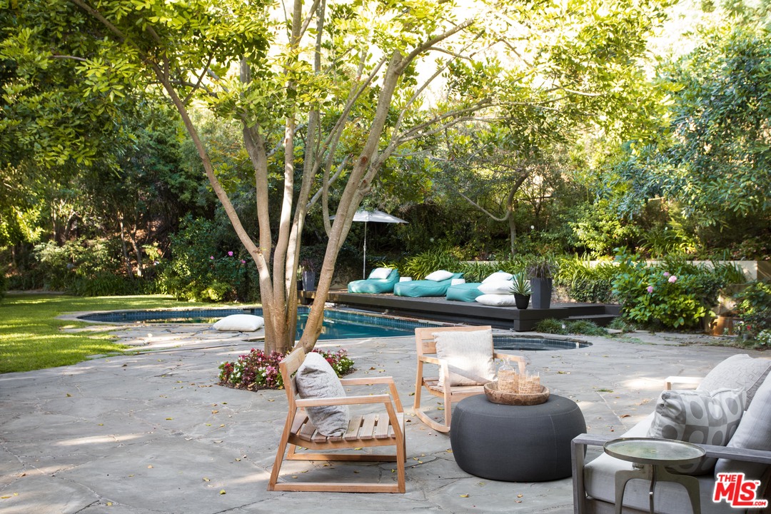 2244 Mandeville Canyon Road Los Angeles, CA 90049 - Photo 3 of 50