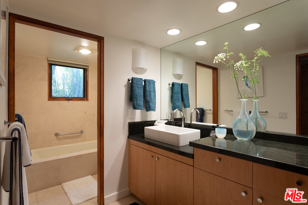 2244 Mandeville Canyon Road Los Angeles, CA 90049 - Photo 21 of 50