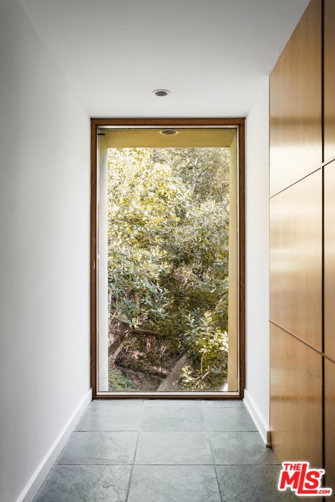 2244 Mandeville Canyon Road Los Angeles, CA 90049 - Photo 25 of 50