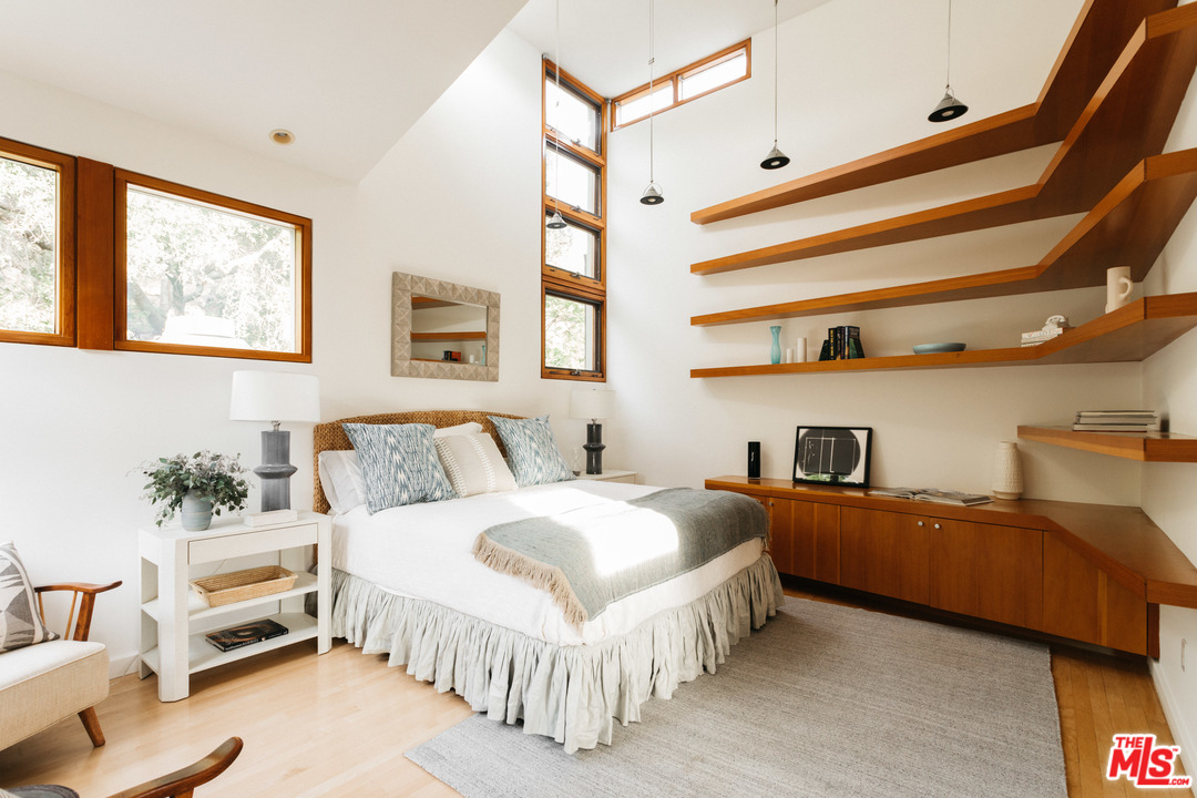 2244 Mandeville Canyon Road Los Angeles, CA 90049 - Photo 27 of 50