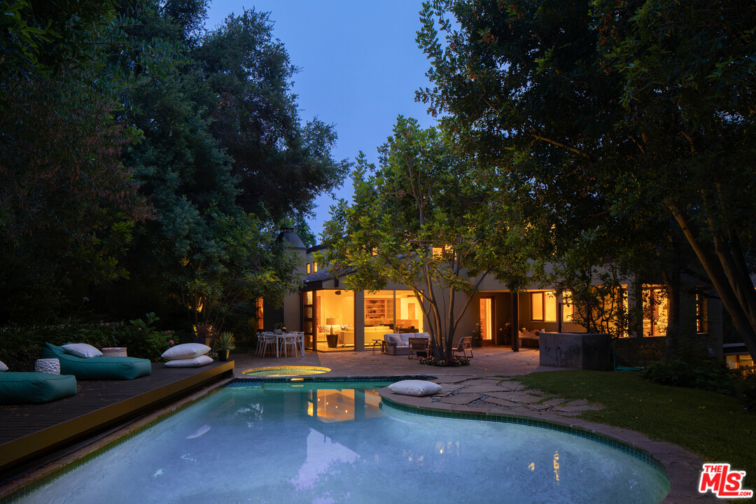 2244 Mandeville Canyon Road Los Angeles, CA 90049 - Photo 4 of 50