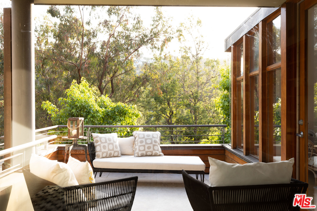 2244 Mandeville Canyon Road Los Angeles, CA 90049 - Photo 33 of 50