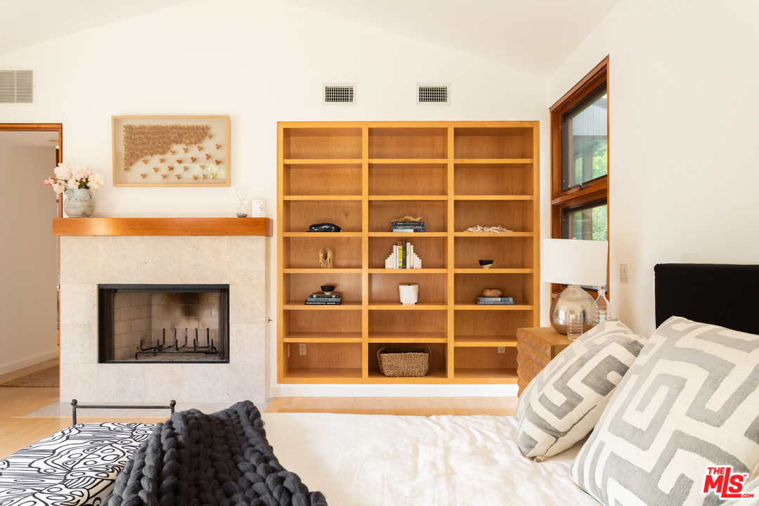 2244 Mandeville Canyon Road Los Angeles, CA 90049 - Photo 36 of 50