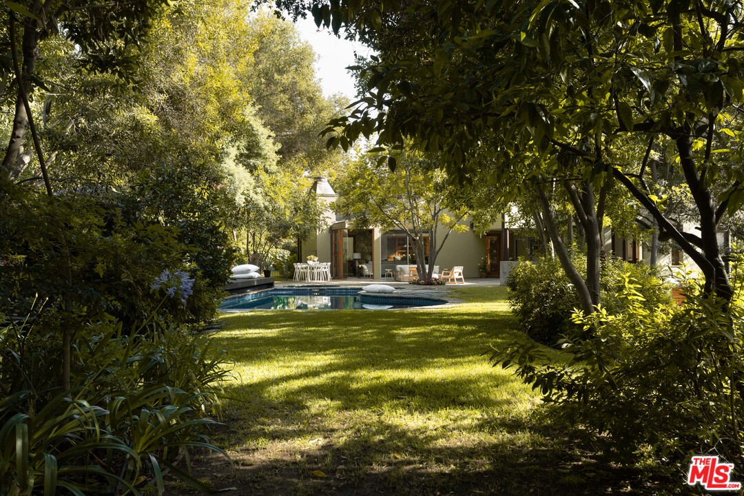 2244 Mandeville Canyon Road Los Angeles, CA 90049 - Photo 43 of 50