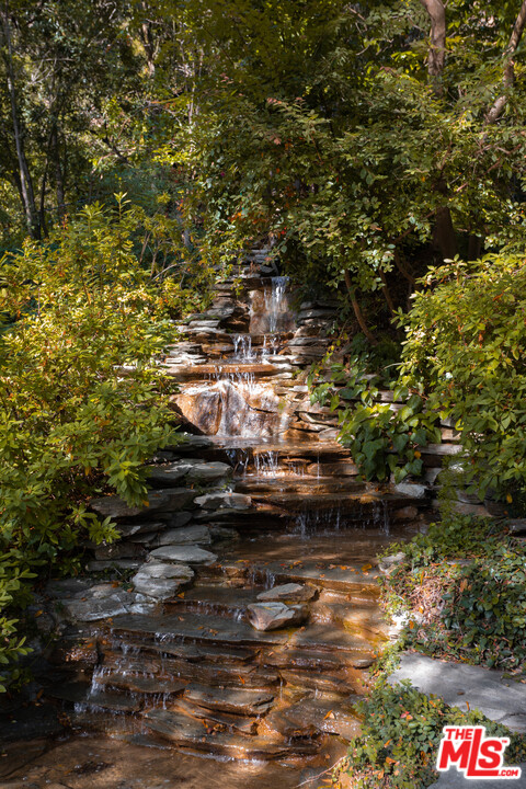 2244 Mandeville Canyon Road Los Angeles, CA 90049 - Photo 44 of 50
