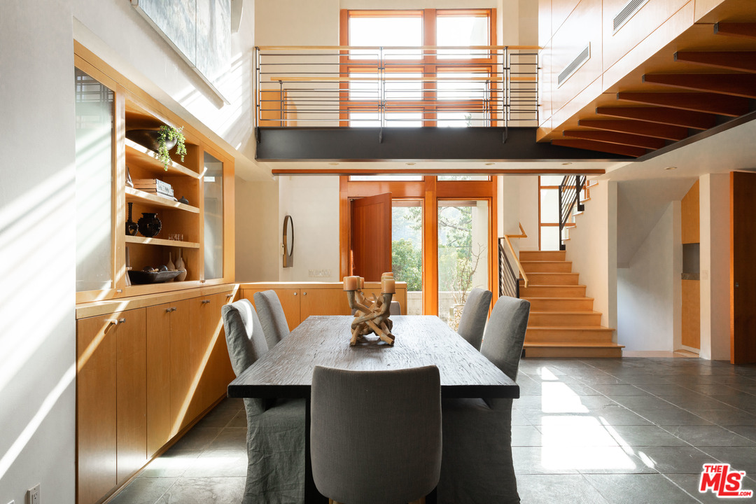 2244 Mandeville Canyon Road Los Angeles, CA 90049 - Photo 6 of 50