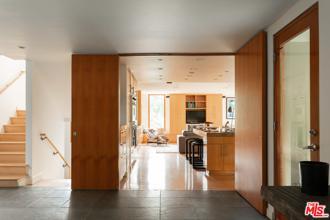 2244 Mandeville Canyon Road Los Angeles, CA 90049 - Photo 10 of 50