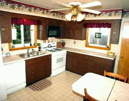 1748 Locust Road Franklin Park, PA 15143 - Photo 3 of 8 Kitchen.