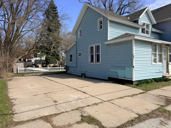 $68,000 | 822 Vine Street, Manistee, MI 49660