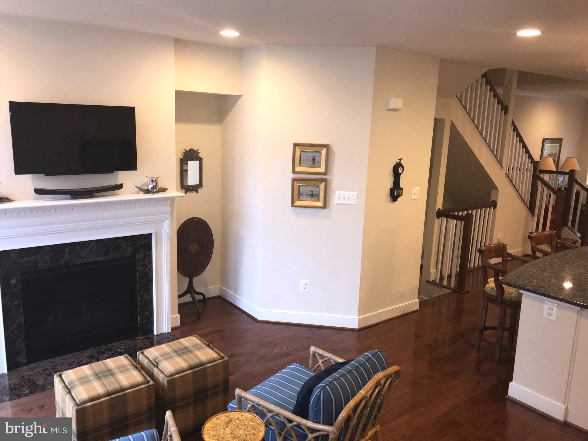 613 Hendrix Avenue Gaithersburg, MD 20878 - Photo 2 of 14 Living Room