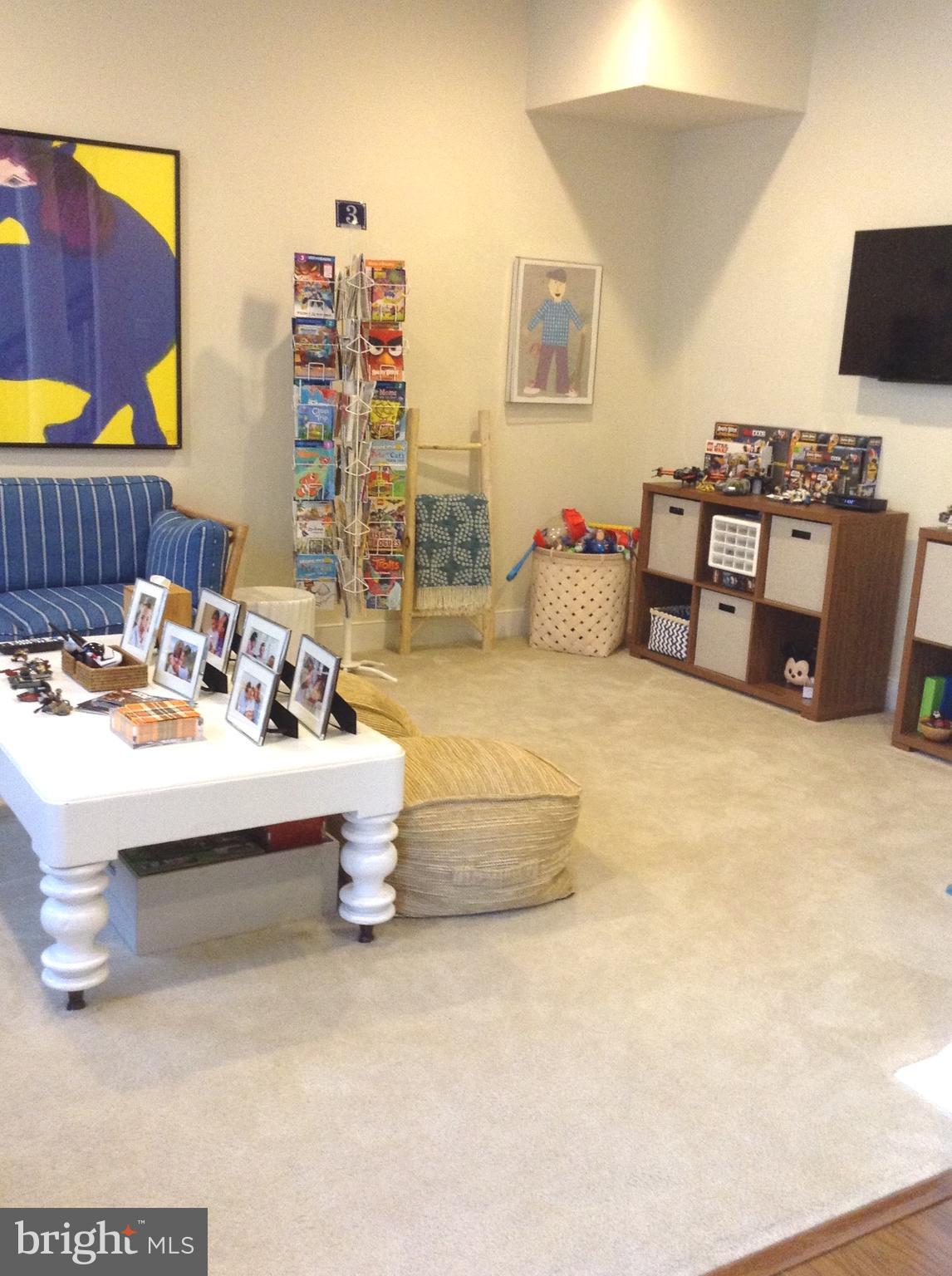 613 Hendrix Avenue Gaithersburg, MD 20878 - Photo 3 of 14 1st floor family room/ play area/ or office