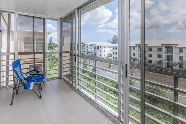 $119,000 | 711 Lori Drive, Unit 408, Palm Springs, FL 33461