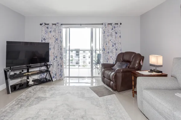 $119,000 | 711 Lori Drive, Unit 408, Palm Springs, FL 33461