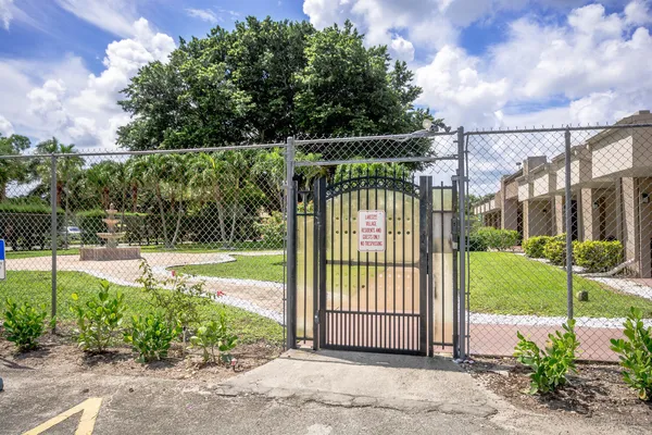 $119,000 | 711 Lori Drive, Unit 408, Palm Springs, FL 33461