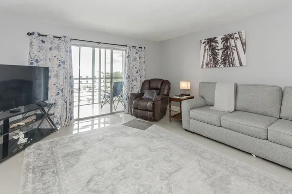 $119,000 | 711 Lori Drive, Unit 408, Palm Springs, FL 33461