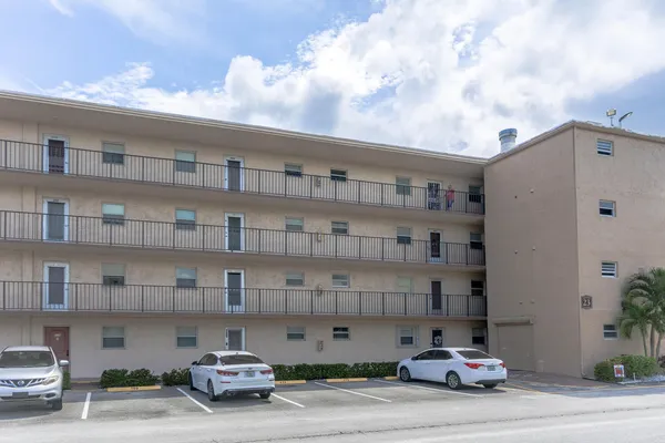 $119,000 | 711 Lori Drive, Unit 408, Palm Springs, FL 33461