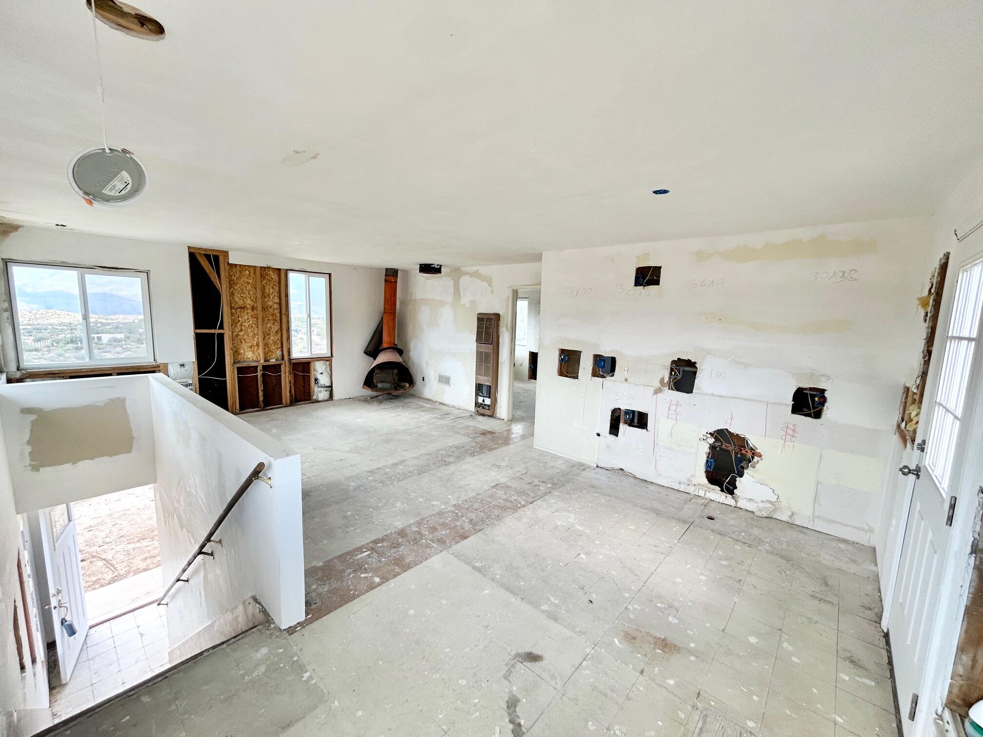 61550 Jeraboa Road Mountain Center, CA 92561 - Photo 6 of 13 a large white bed in a white room