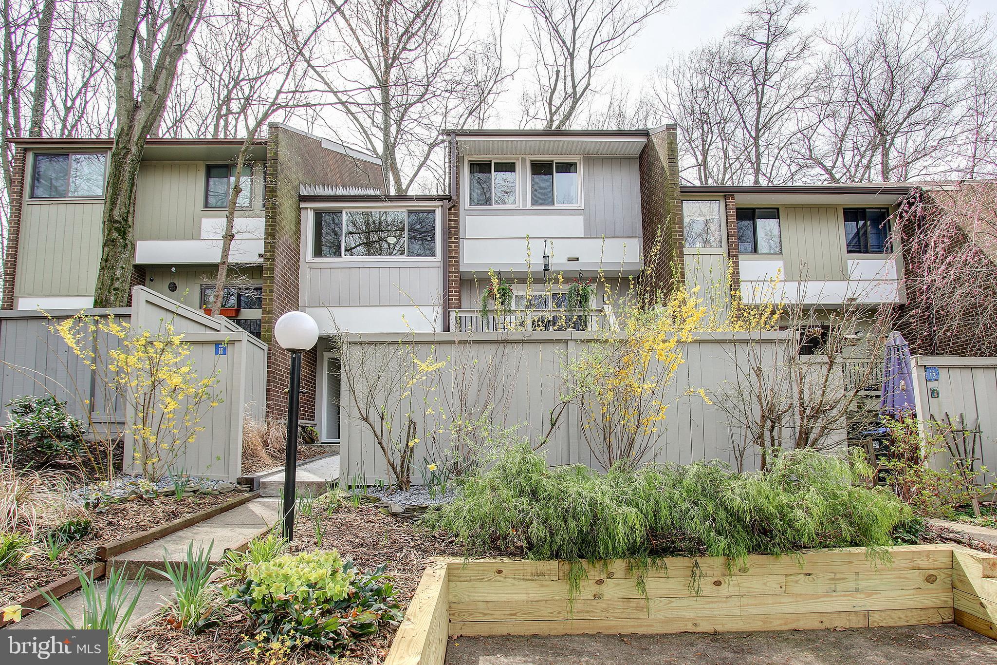 12011 Insha Court Reston, VA 20191 - Photo 2 of 33