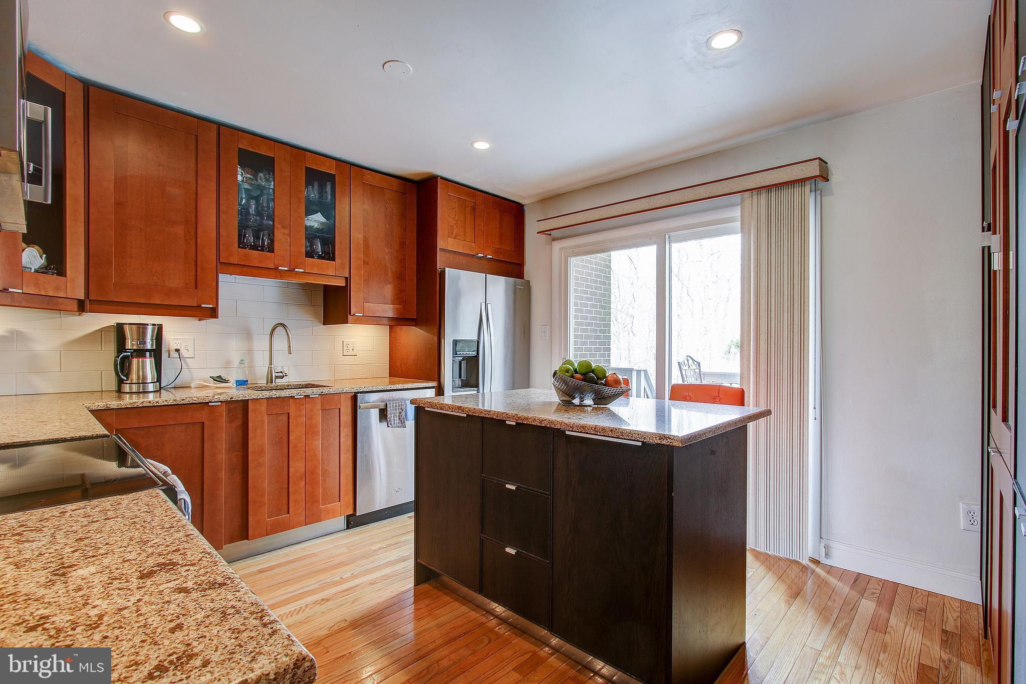 12011 Insha Court Reston, VA 20191 - Photo 15 of 33 Dramatically updated Kitchen!