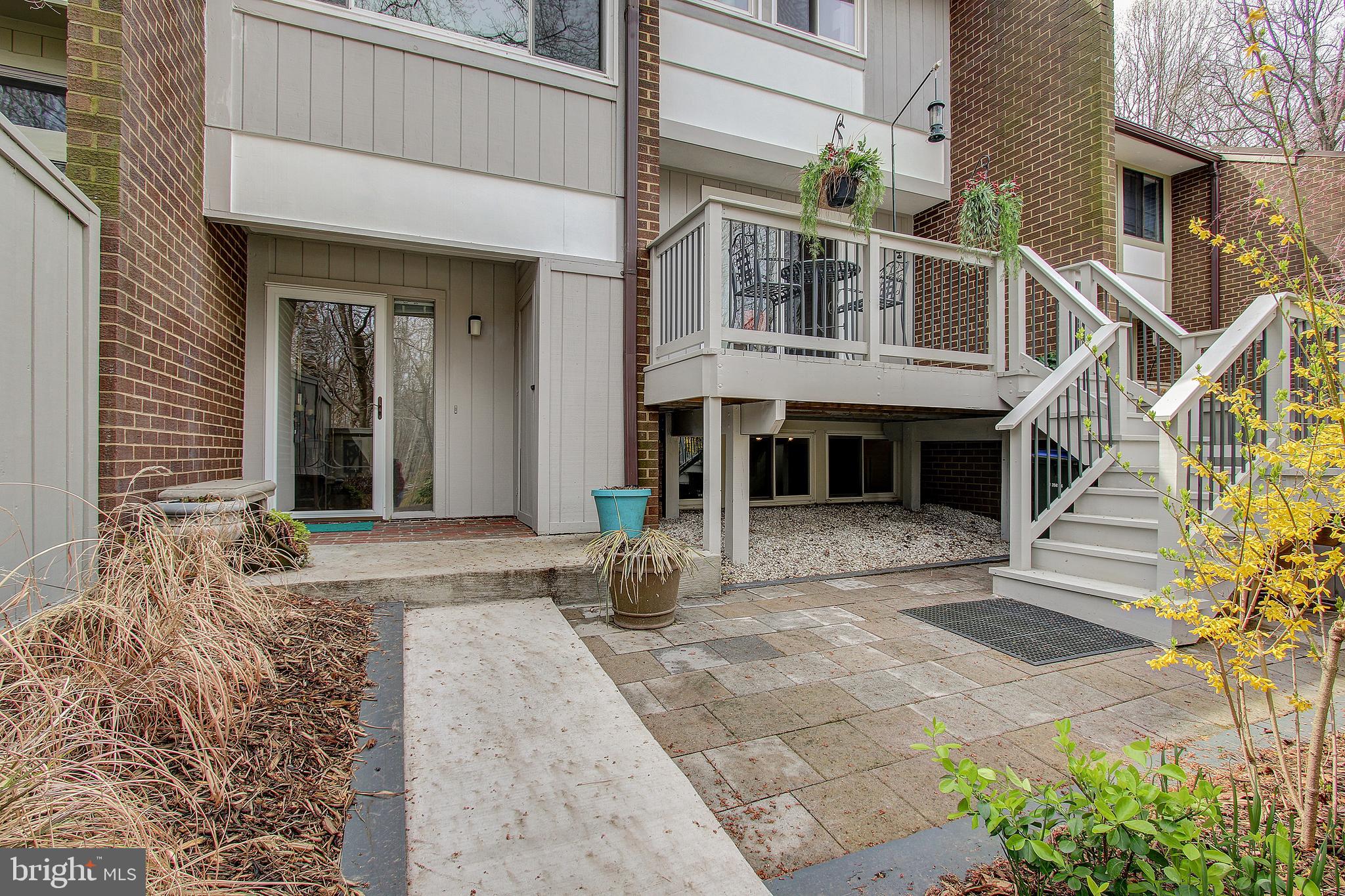 12011 Insha Court Reston, VA 20191 - Photo 5 of 33