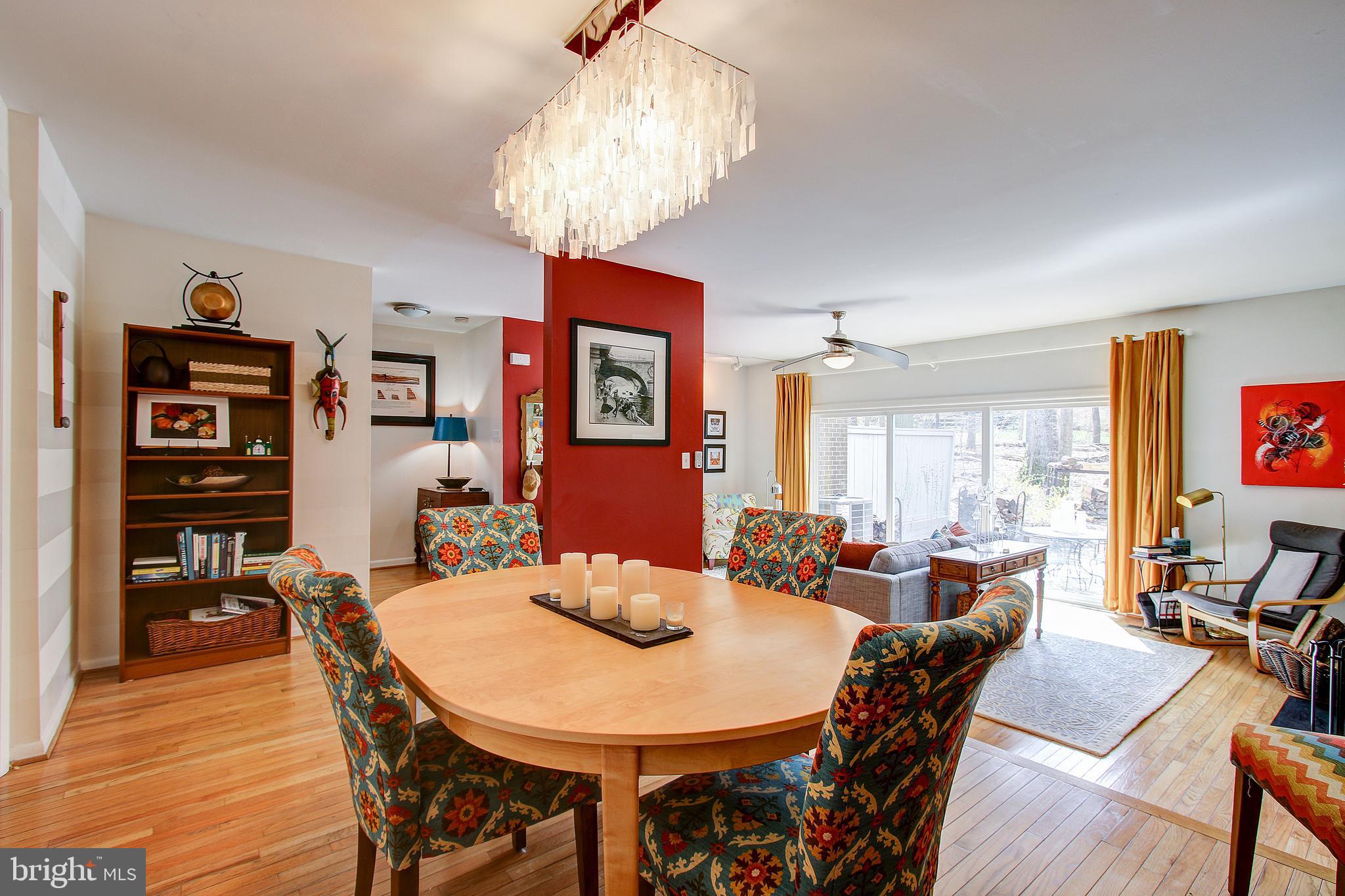 12011 Insha Court Reston, VA 20191 - Photo 10 of 33 Striking Chandelier!
